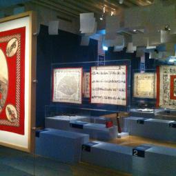 AVEC ARMES, BAGAGES... DANS UN MOUCHOIR DE POCHE . MUSEE DES INVALIDES . PARIS . 2013