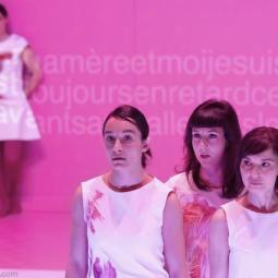 NEUFS PETITES FILLES . Stanislas Nordey . 2014 © Brigitte Enguerand